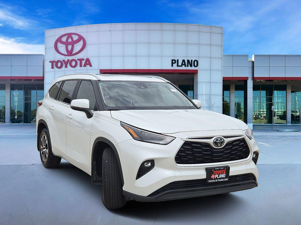 used 2023 Toyota Highlander car, priced at $33,495