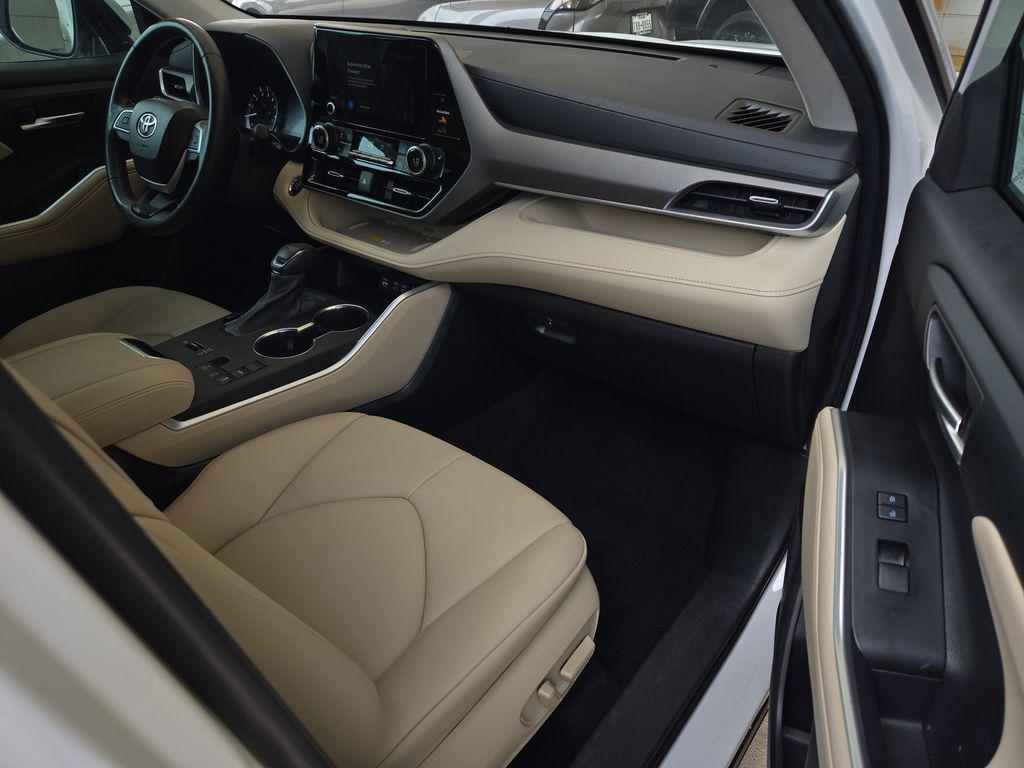 used 2023 Toyota Highlander car, priced at $33,495
