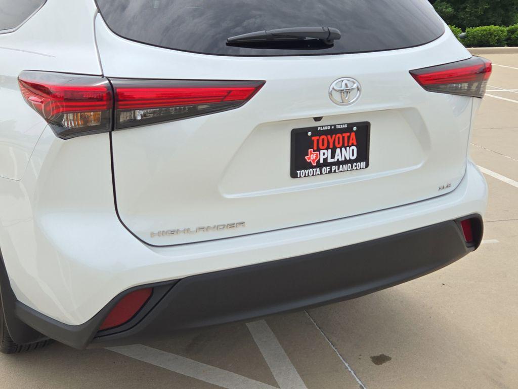 used 2023 Toyota Highlander car, priced at $33,495