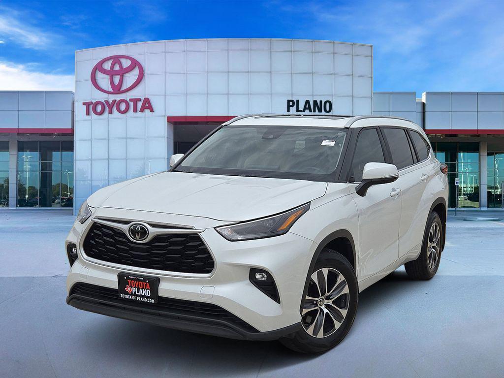 used 2023 Toyota Highlander car, priced at $33,495