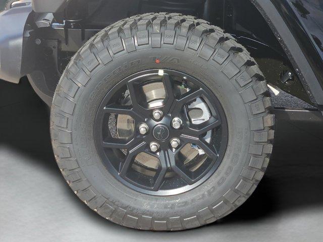 new 2025 Jeep Gladiator car, priced at $46,900