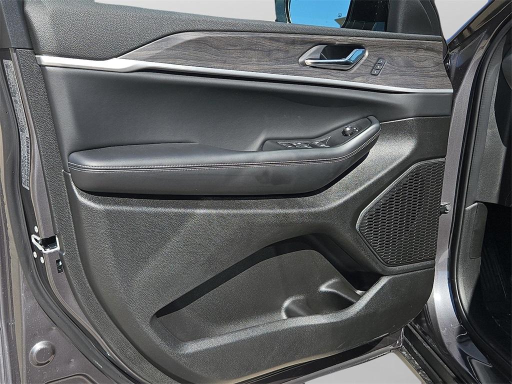 new 2025 Jeep Grand Cherokee car, priced at $46,470