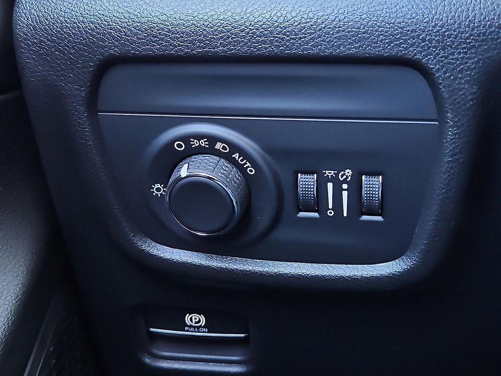 new 2025 Jeep Grand Cherokee L car, priced at $39,520