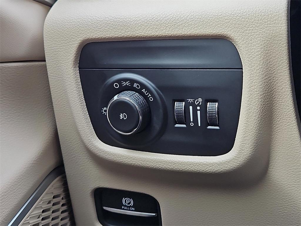 new 2026 Jeep Grand Cherokee car, priced at $46,890