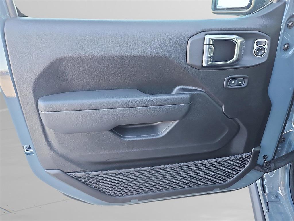 new 2025 Jeep Gladiator car, priced at $51,900