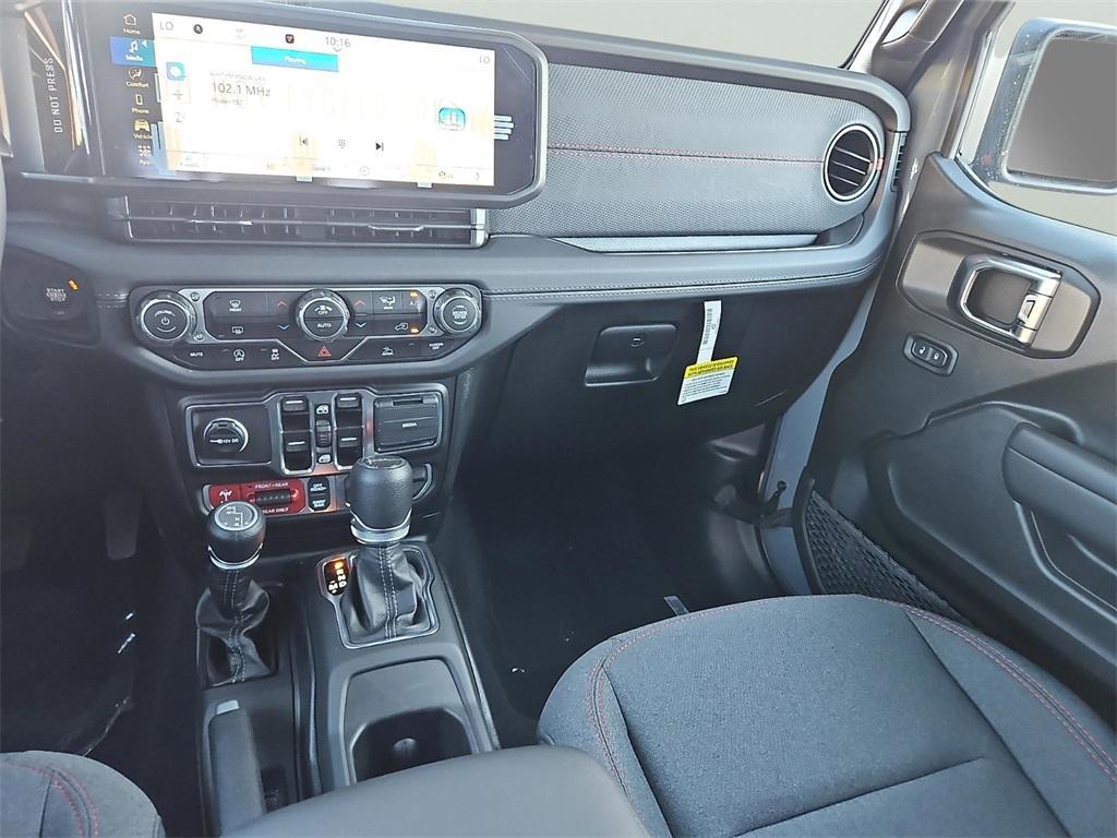 new 2025 Jeep Gladiator car, priced at $51,900