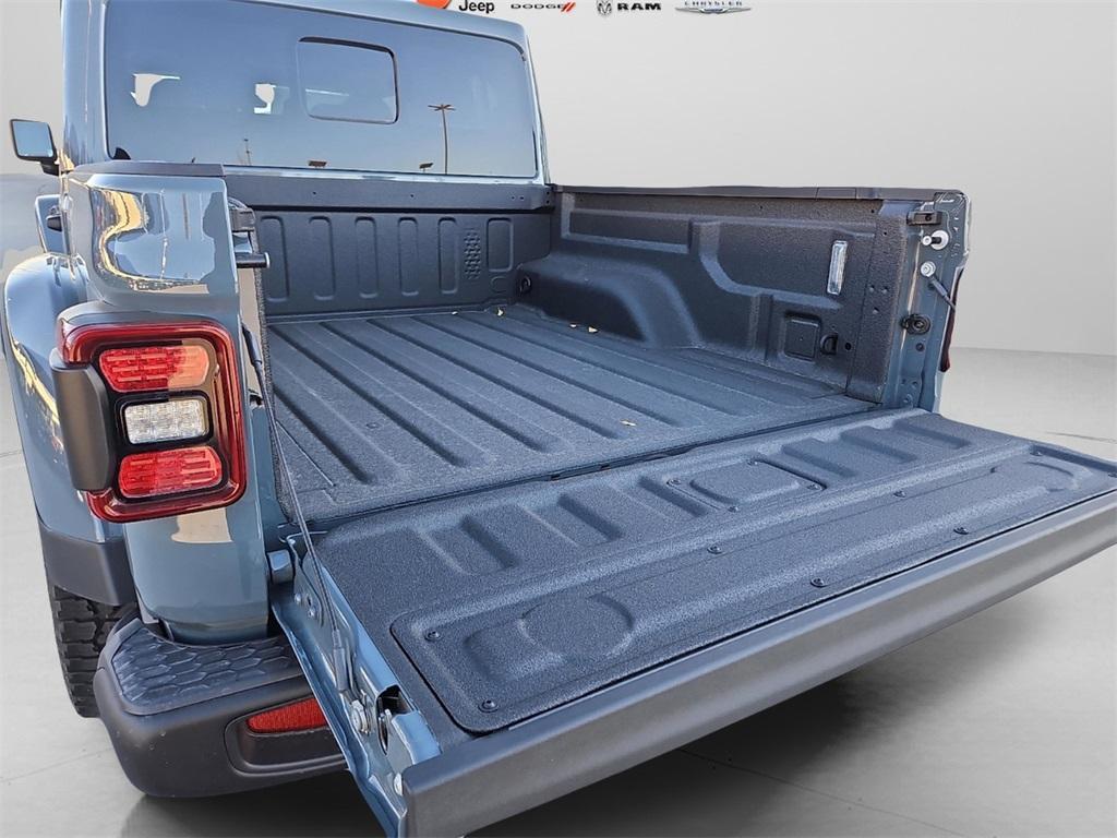 new 2025 Jeep Gladiator car, priced at $51,900