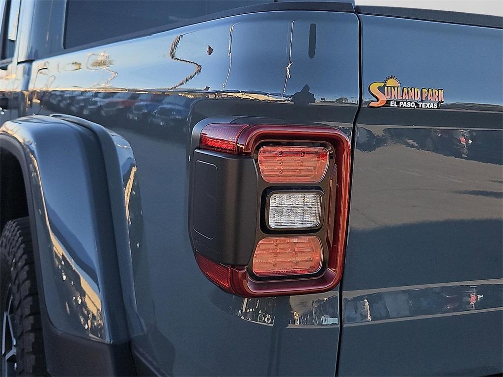 new 2025 Jeep Gladiator car, priced at $51,900