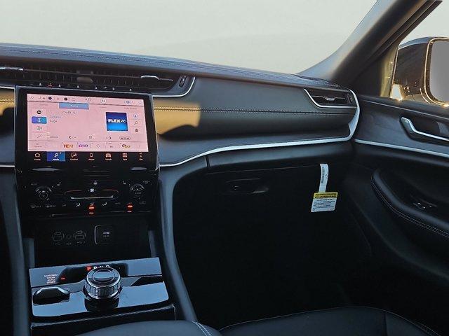 new 2025 Jeep Grand Cherokee car, priced at $49,890