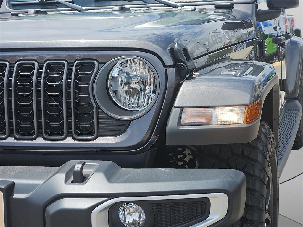 new 2025 Jeep Gladiator car, priced at $43,605