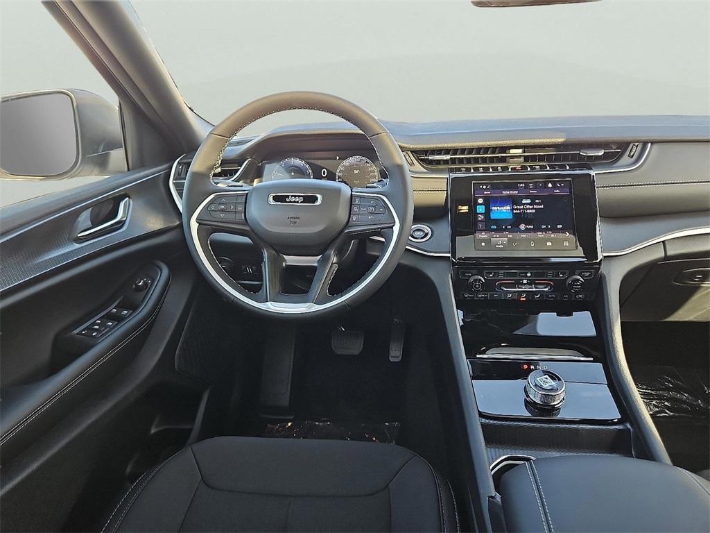 new 2025 Jeep Grand Cherokee car, priced at $41,675