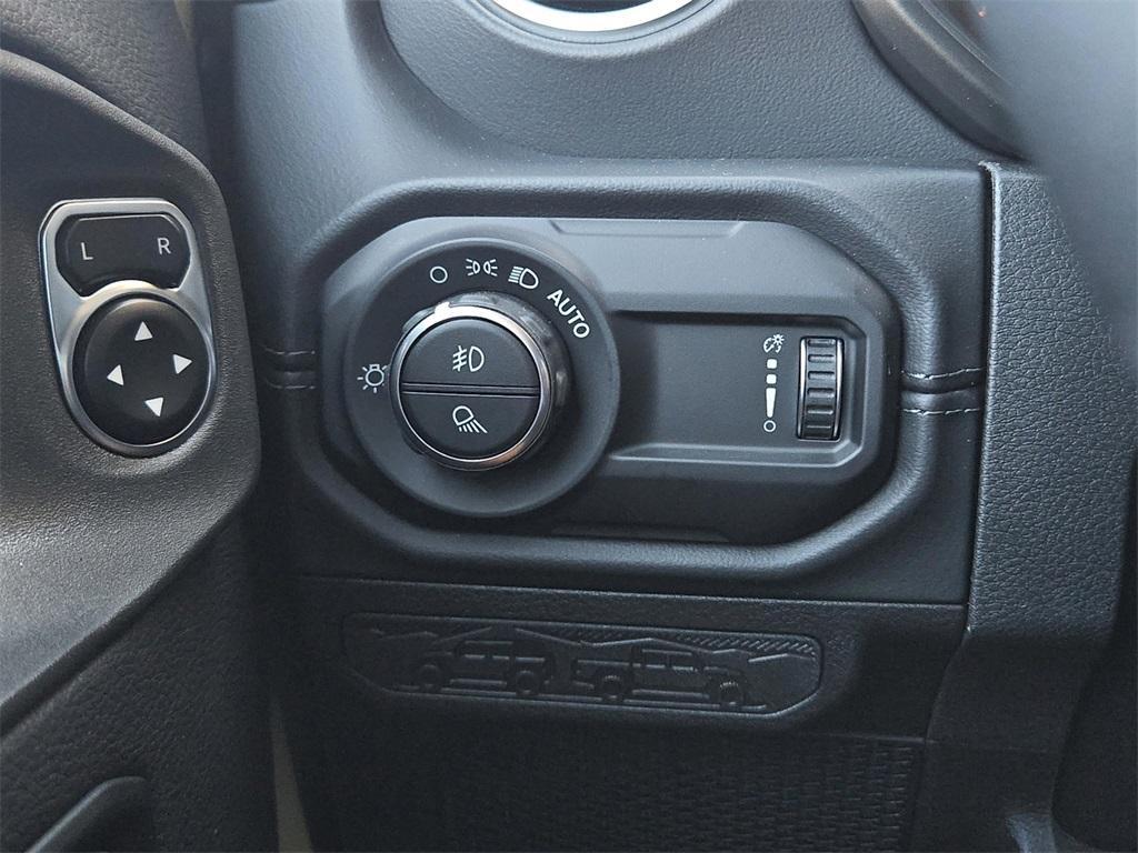 new 2025 Jeep Gladiator car, priced at $46,900