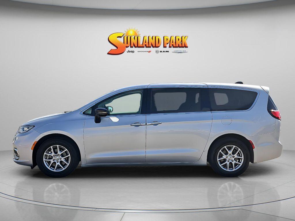 used 2024 Chrysler Pacifica car, priced at $28,796