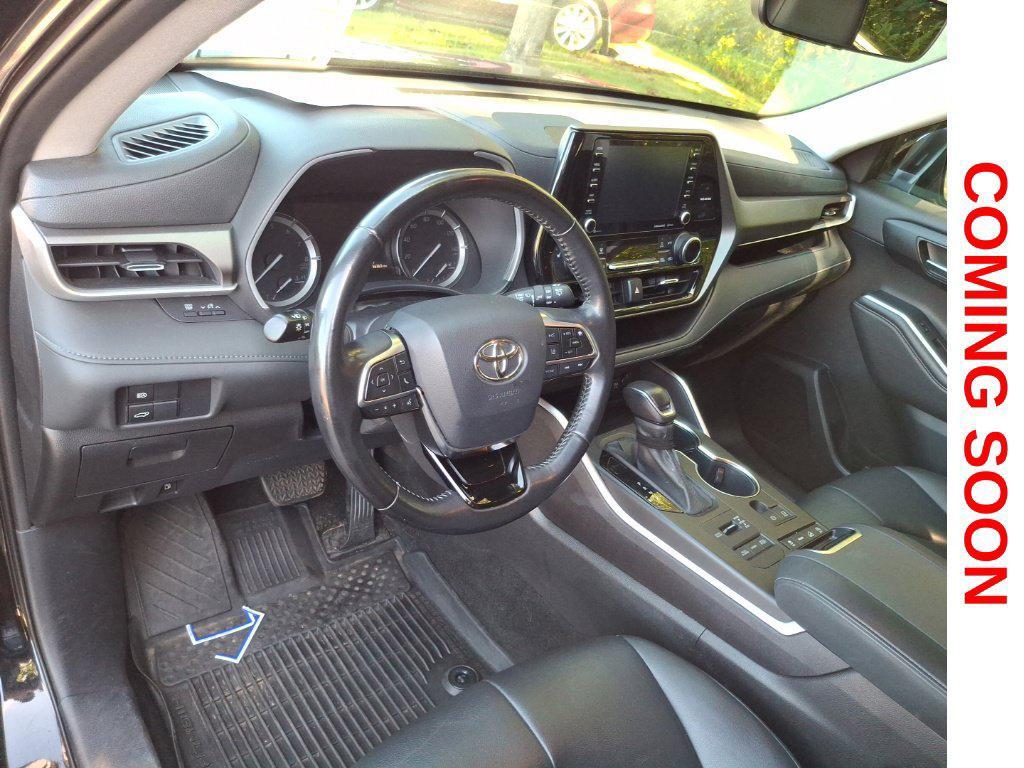 used 2021 Toyota Highlander car, priced at $33,648