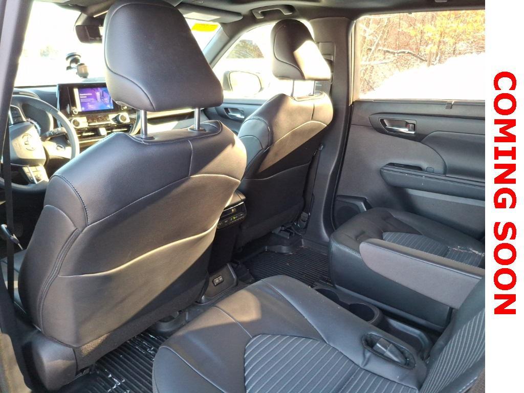 used 2024 Toyota Highlander car, priced at $43,999