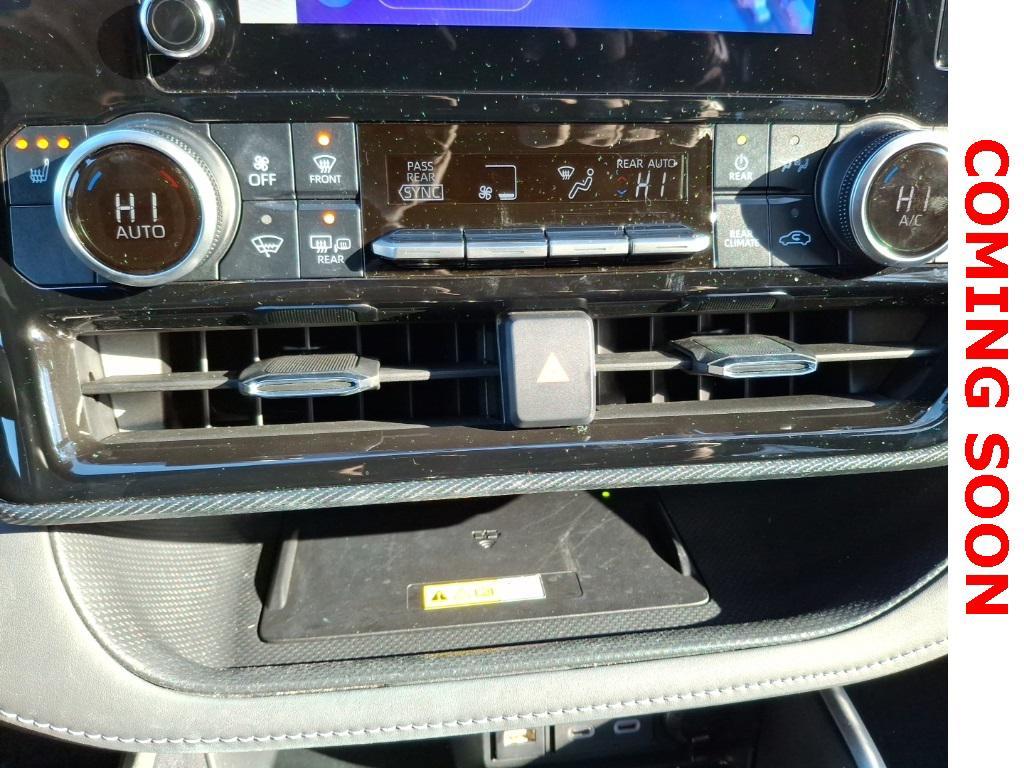 used 2024 Toyota Highlander car, priced at $43,999