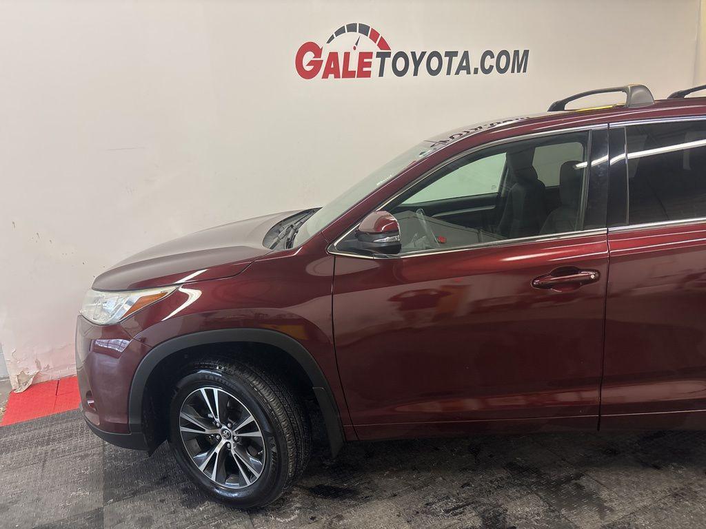 used 2017 Toyota Highlander car, priced at $19,625