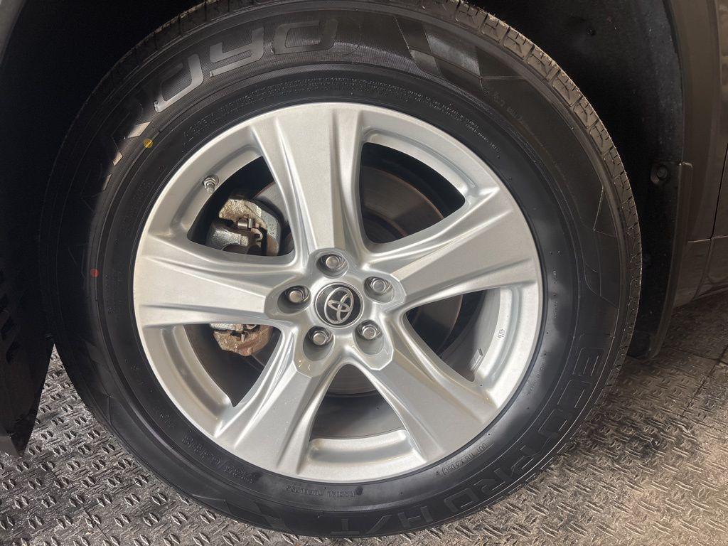 used 2021 Toyota Highlander car, priced at $32,625