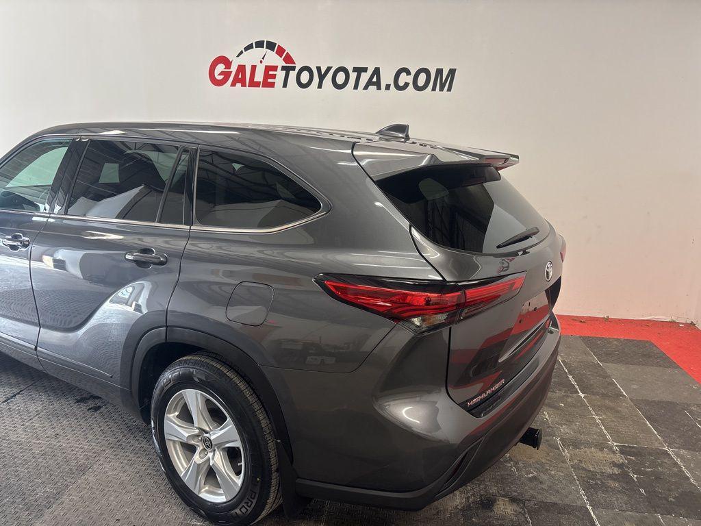 used 2021 Toyota Highlander car, priced at $32,625