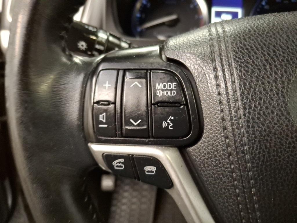 used 2015 Toyota Highlander car, priced at $11,425