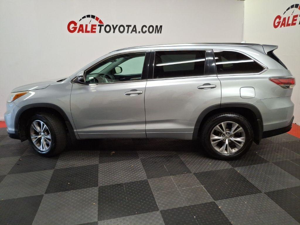 used 2015 Toyota Highlander car, priced at $11,025