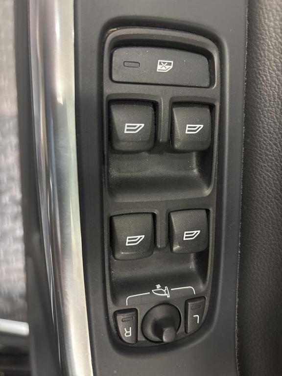 used 2016 Volvo V60 Cross Country car, priced at $13,999