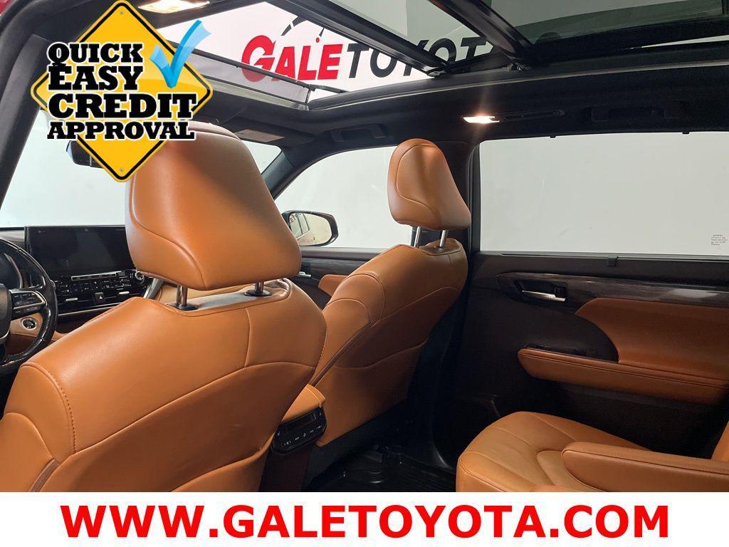 used 2021 Toyota Highlander car, priced at $33,125