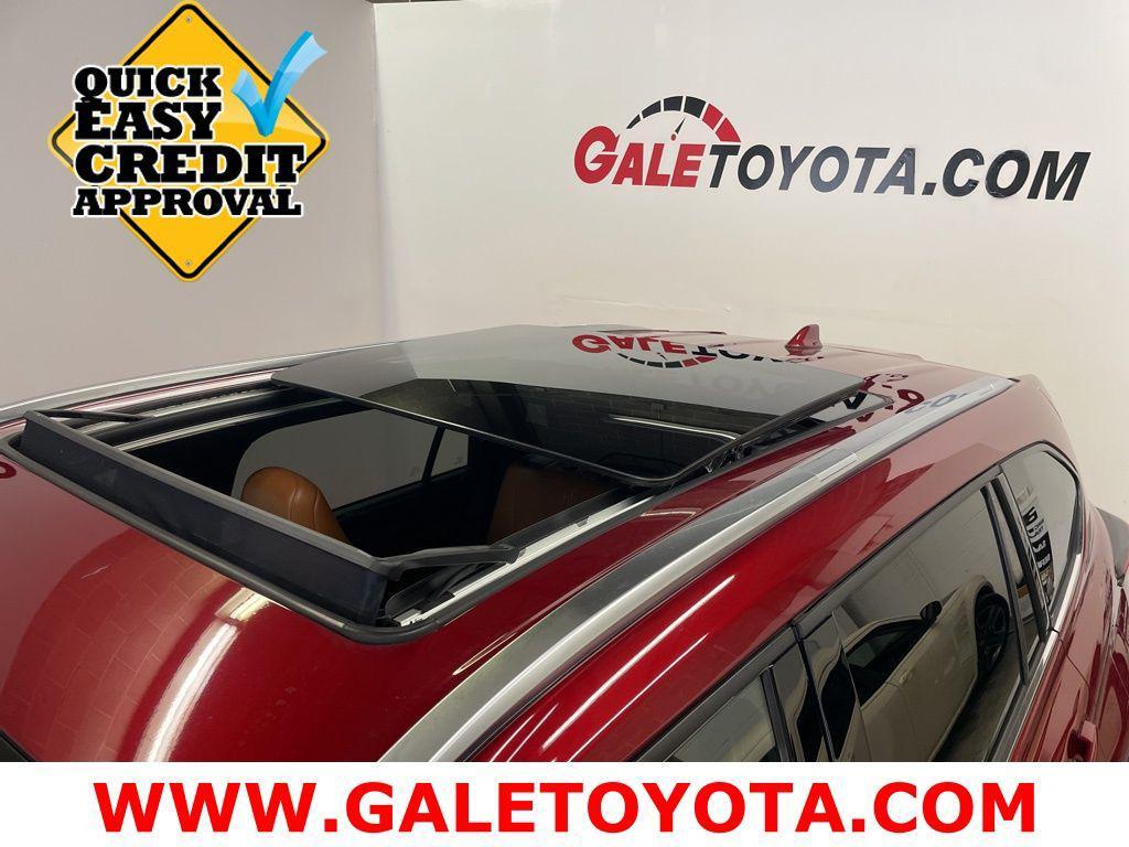 used 2021 Toyota Highlander car, priced at $33,125