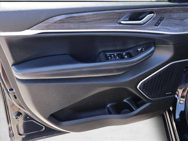 used 2022 Jeep Grand Cherokee car, priced at $28,535