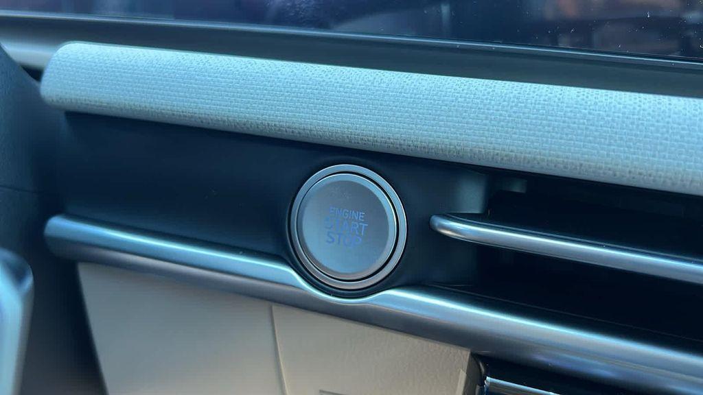 new 2025 Hyundai TUCSON Hybrid car, priced at $39,005