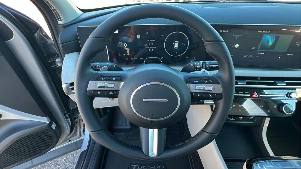 new 2025 Hyundai TUCSON Hybrid car, priced at $39,005