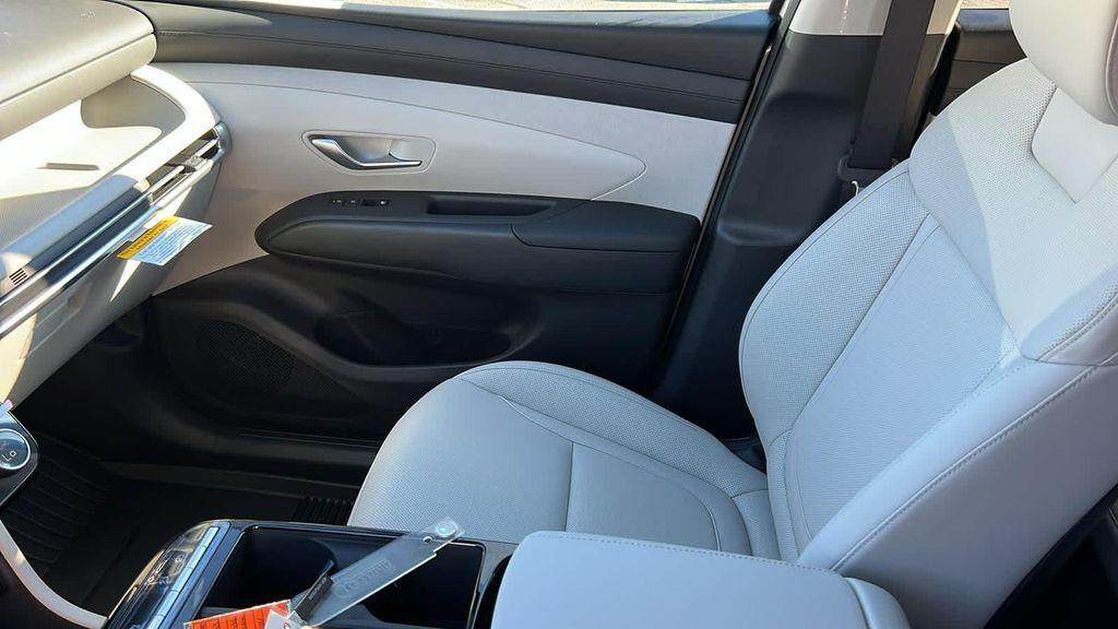 new 2025 Hyundai TUCSON Hybrid car, priced at $39,005