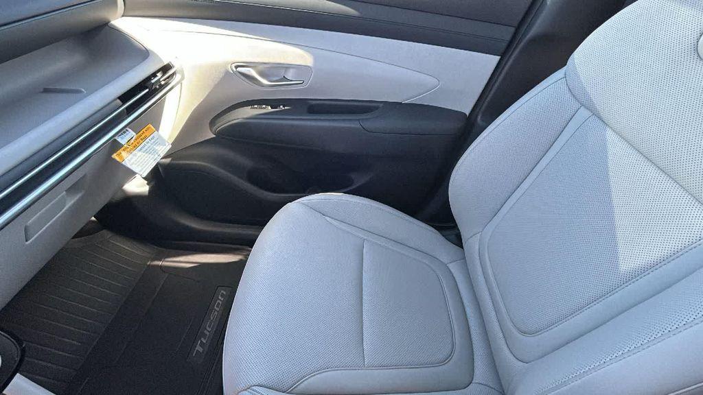 used 2025 Hyundai TUCSON Hybrid car, priced at $35,338