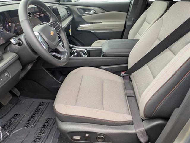 new 2025 Chevrolet Traverse car, priced at $38,300