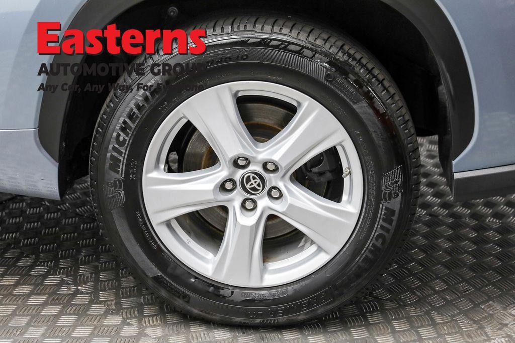 used 2023 Toyota Highlander Hybrid car, priced at $24,950