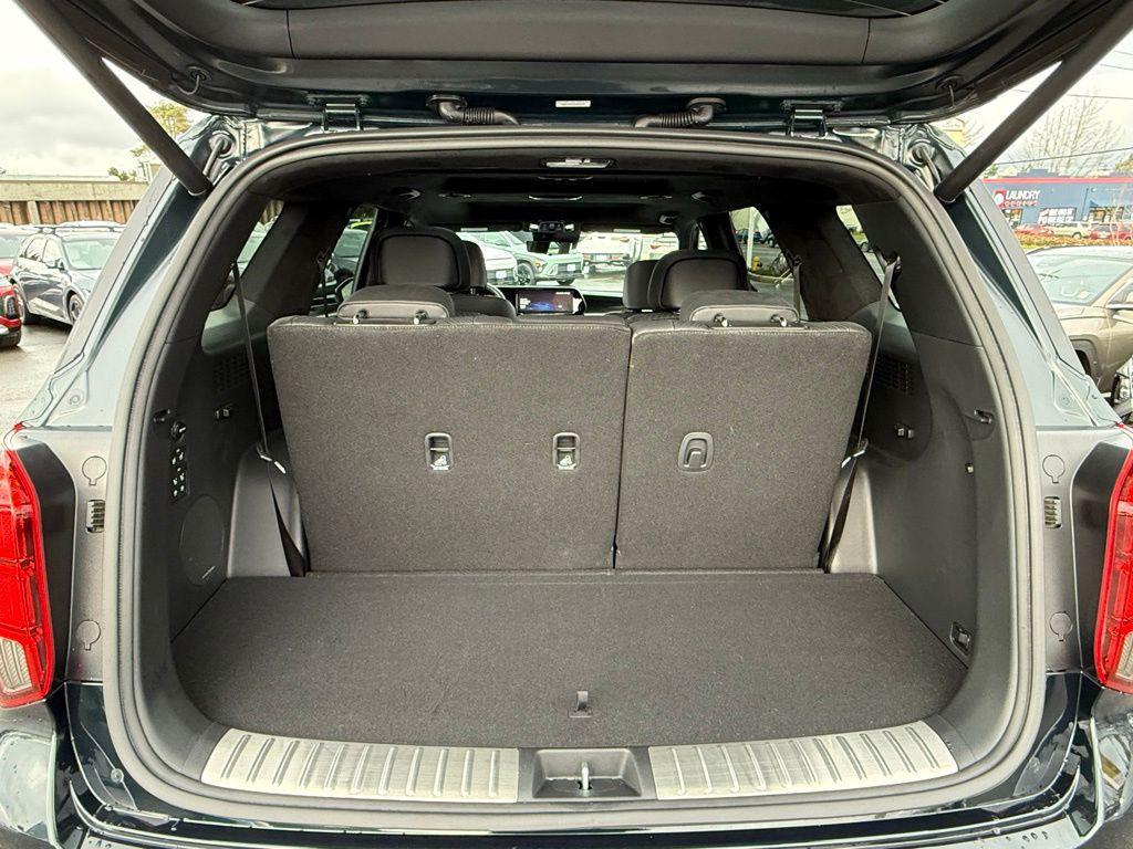 used 2025 Hyundai Palisade car, priced at $47,991