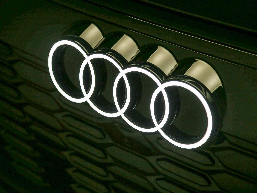 new 2027 Audi Q6 e-tron car