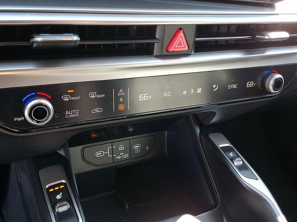 used 2025 Kia Sorento car, priced at $33,212