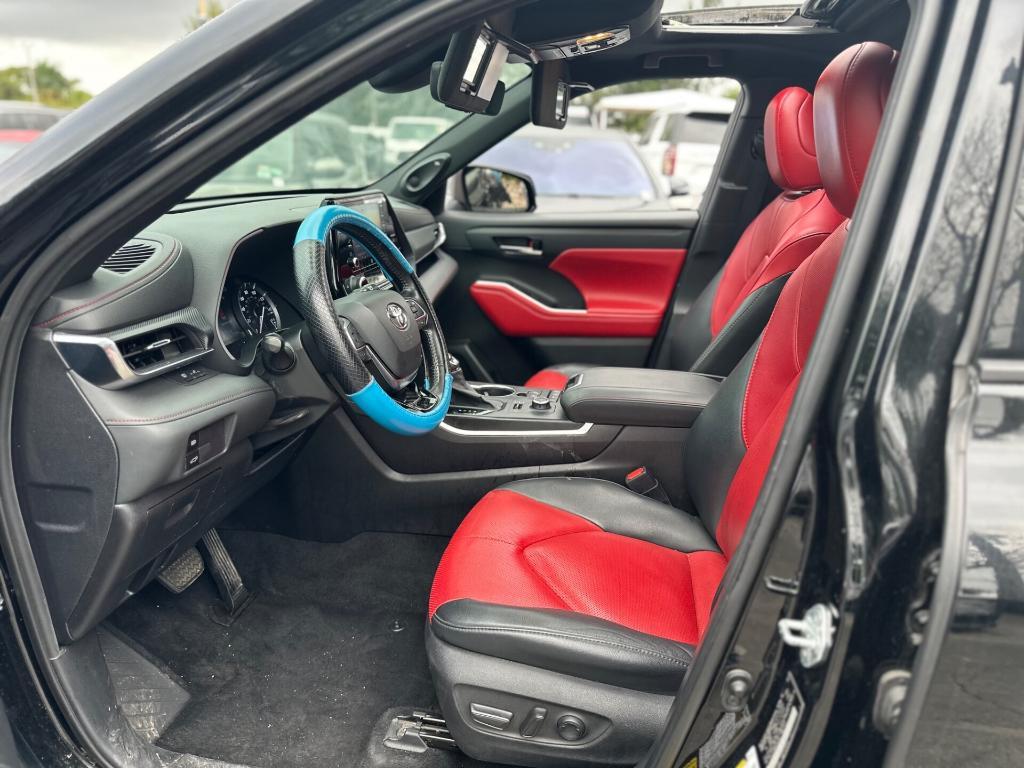 used 2021 Toyota Highlander car, priced at $27,199