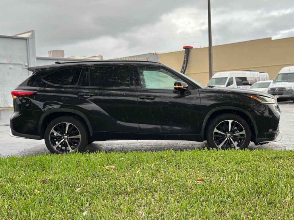 used 2021 Toyota Highlander car, priced at $27,199