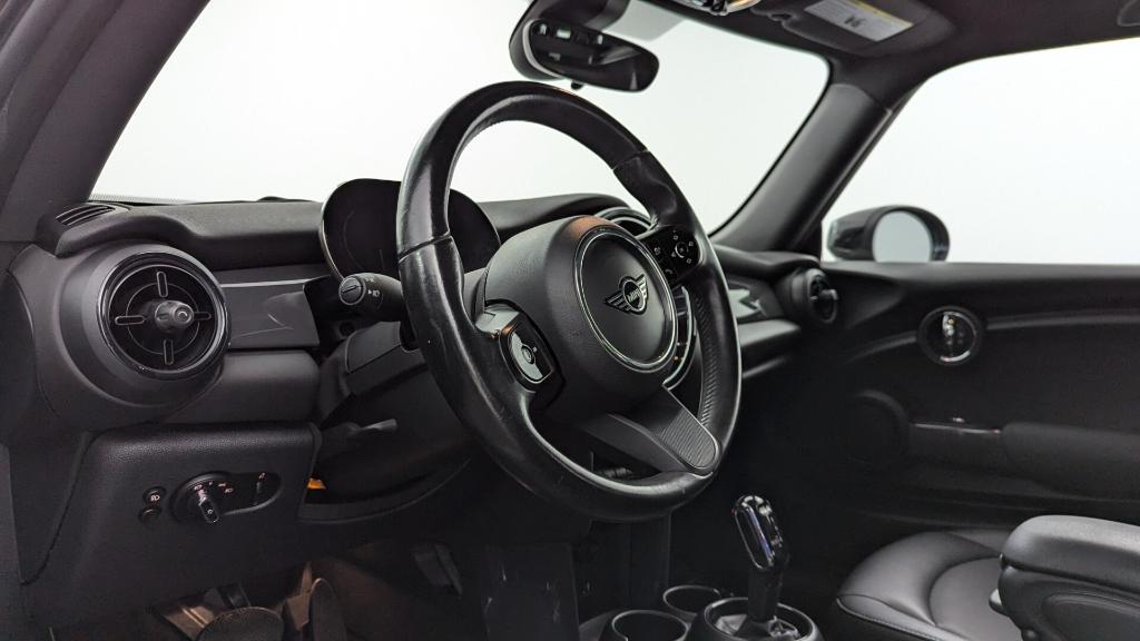 used 2022 MINI Hardtop car, priced at $15,999