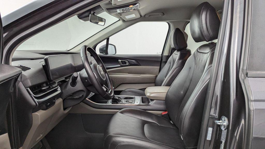 used 2025 Kia Carnival car, priced at $33,849