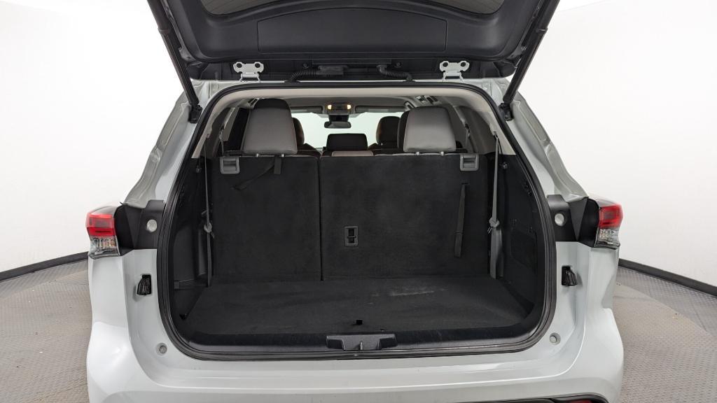 used 2022 Toyota Highlander car, priced at $22,998