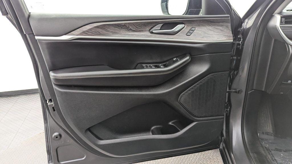 used 2023 Jeep Grand Cherokee car, priced at $22,299