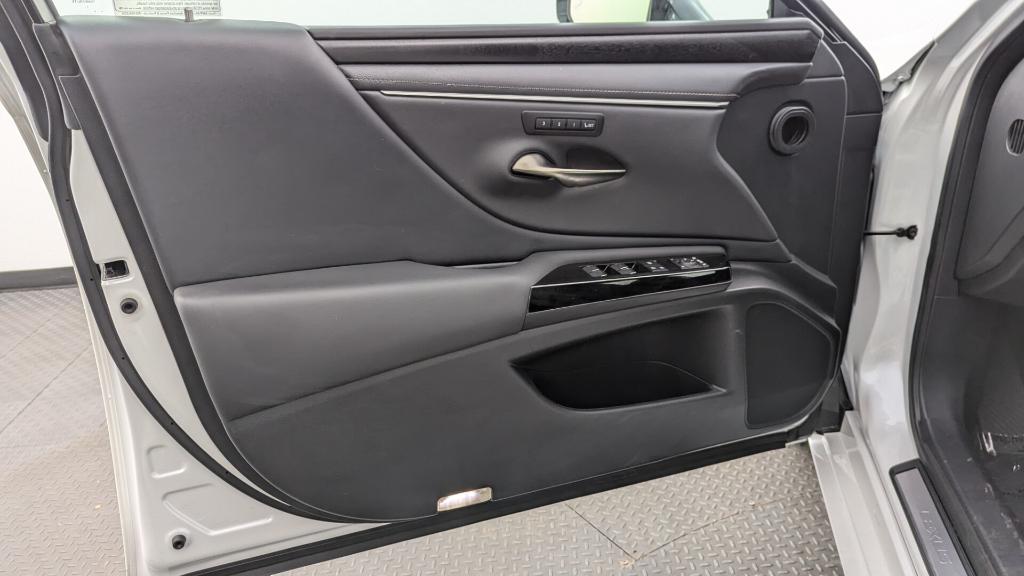 used 2024 Lexus ES 300h car, priced at $28,799