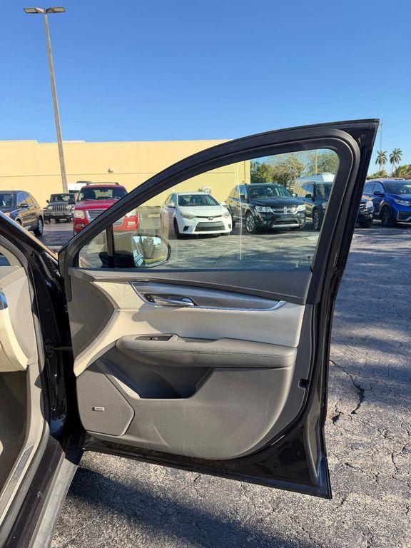 used 2017 Cadillac XT5 car, priced at $15,999