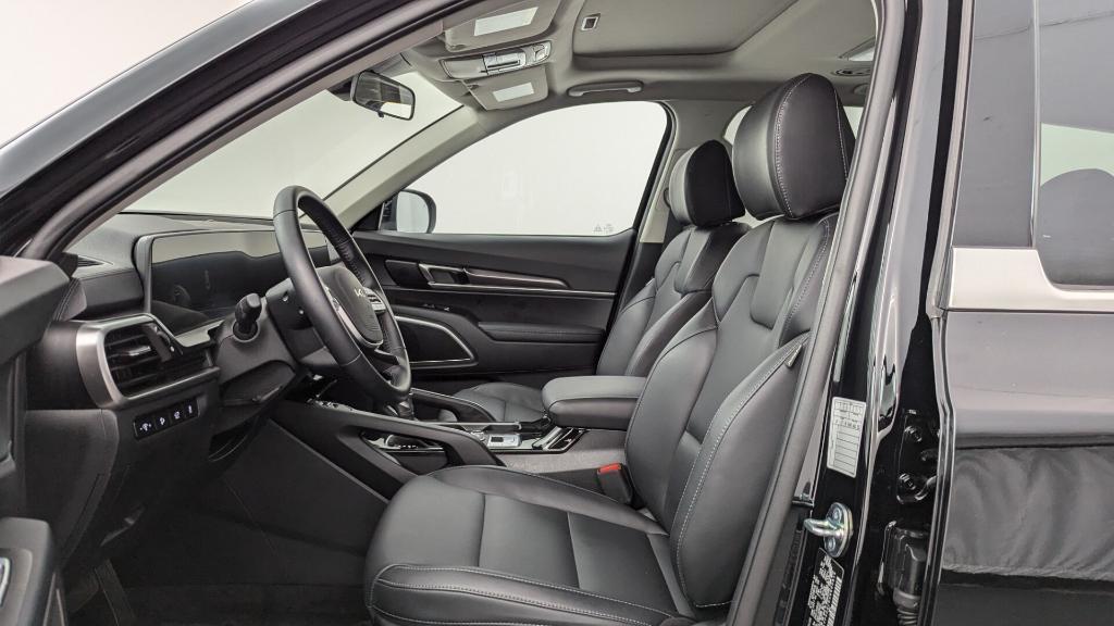 used 2025 Kia Telluride car, priced at $30,999