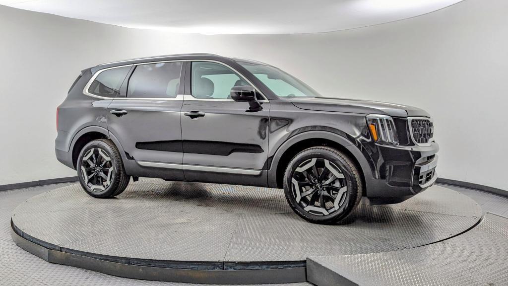 used 2025 Kia Telluride car, priced at $30,999