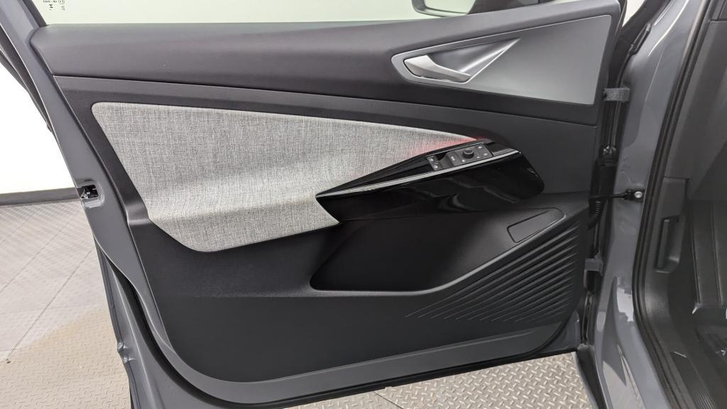 used 2024 Volkswagen ID.4 car, priced at $18,998