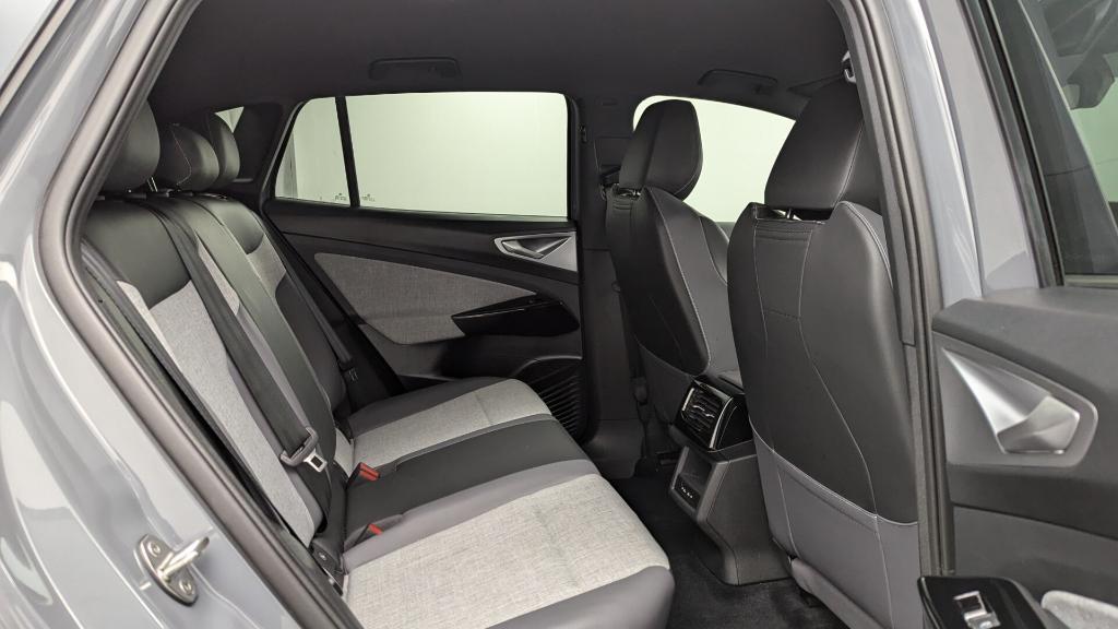 used 2024 Volkswagen ID.4 car, priced at $18,998